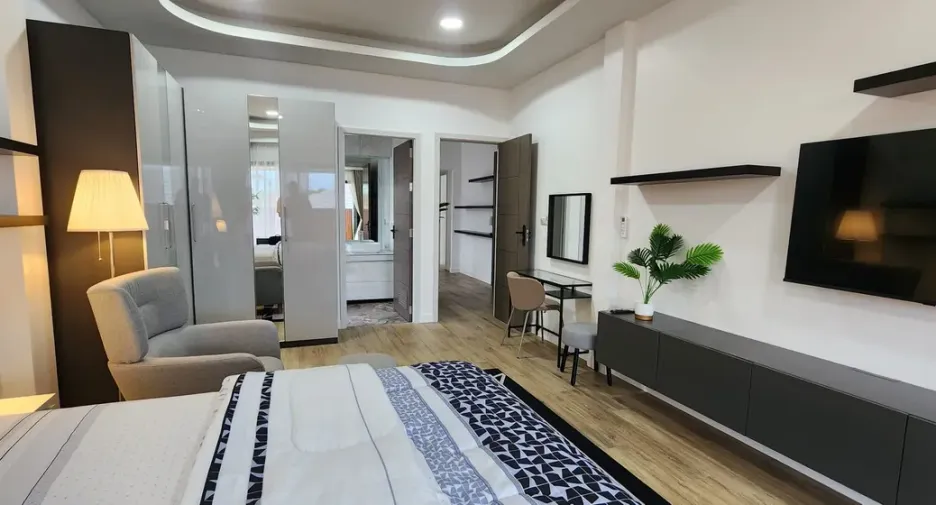 For rent and for sale 5 bedrooms house in Bang Lamung, Chonburi
