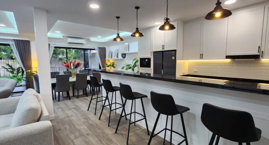 For rent and for sale 5 bedrooms house in Bang Lamung, Chonburi