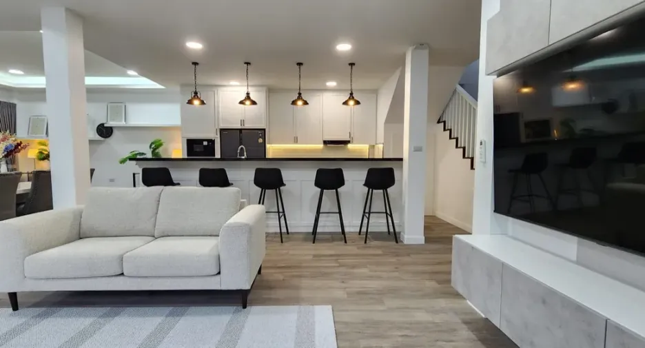 For rent and for sale 5 bedrooms house in Bang Lamung, Chonburi
