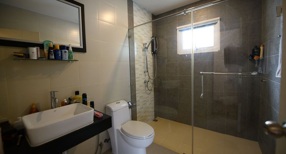 For rent 3 bedrooms house in East Pattaya, Pattaya
