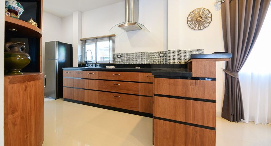 For rent 3 bedrooms house in East Pattaya, Pattaya