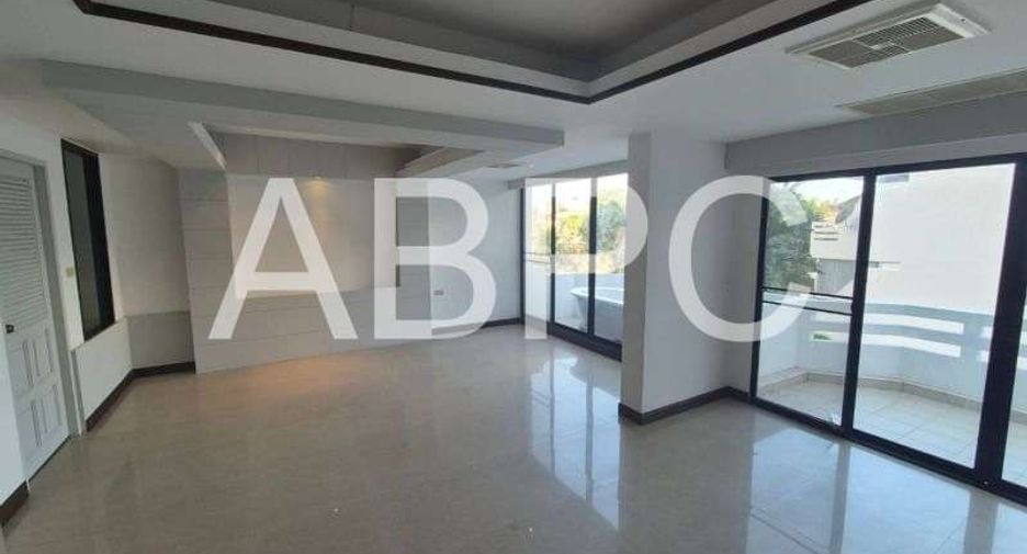 For sale 8 ベッドルーム townhouse in Pratumnak, Pattaya