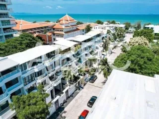 Casa adosada en venta de 8 habitaciones en Bang Lamung, Chonburi