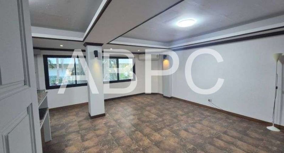 For sale 8 ベッドルーム townhouse in Pratumnak, Pattaya