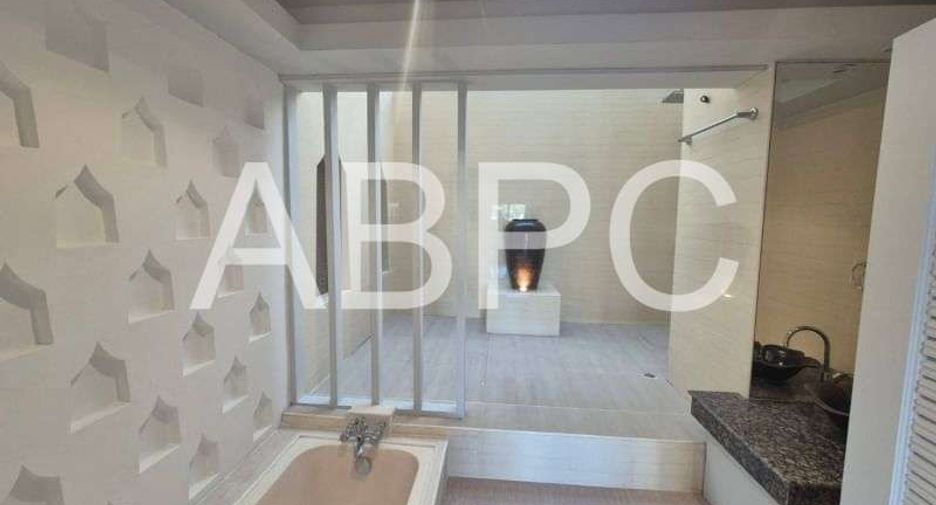 For sale 8 ベッドルーム townhouse in Pratumnak, Pattaya