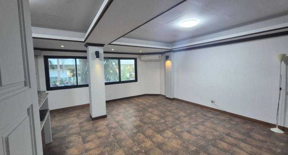 For sale 8 ベッドルーム townhouse in Pratumnak, Pattaya