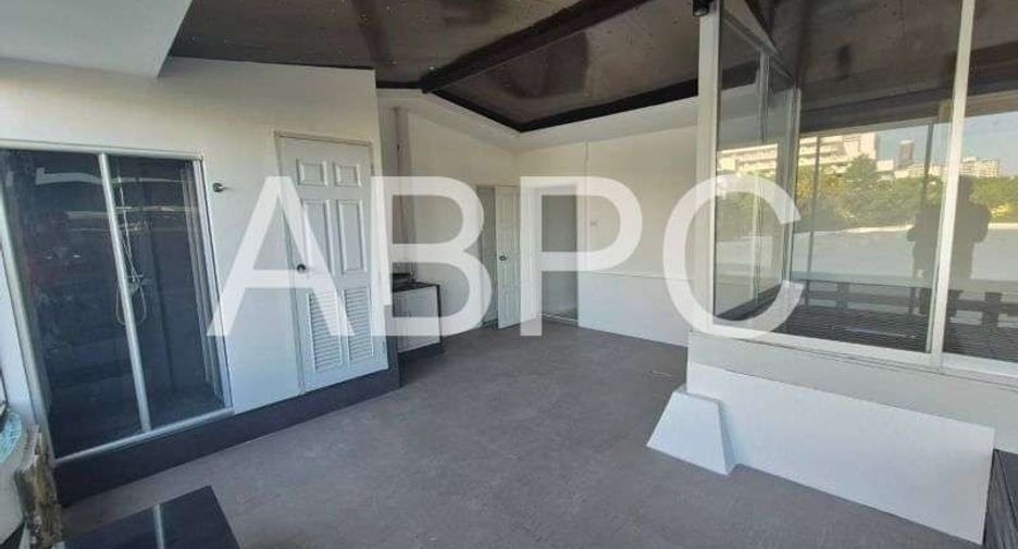 For sale 8 ベッドルーム townhouse in Pratumnak, Pattaya