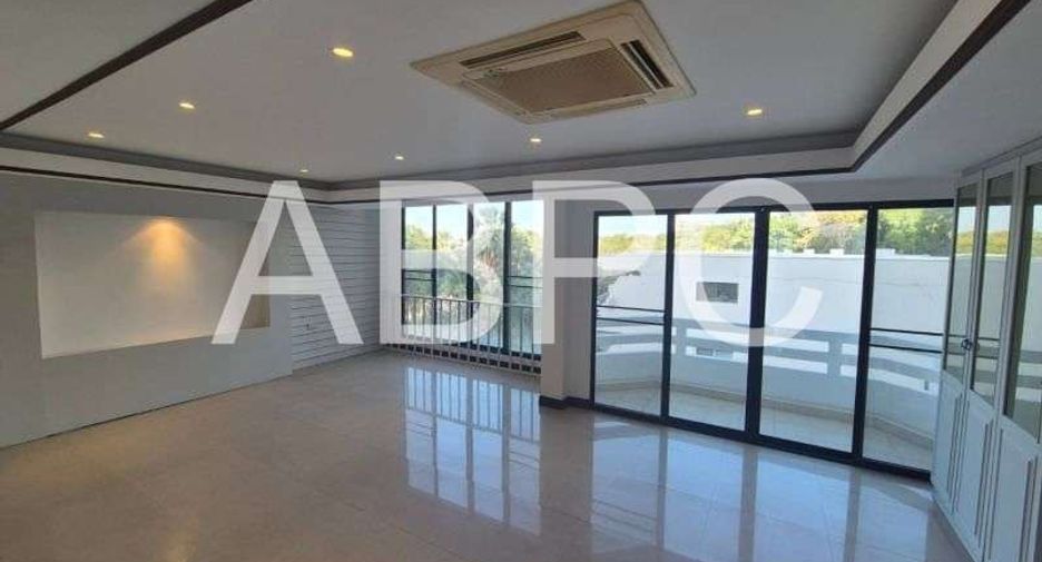 For sale 8 ベッドルーム townhouse in Pratumnak, Pattaya