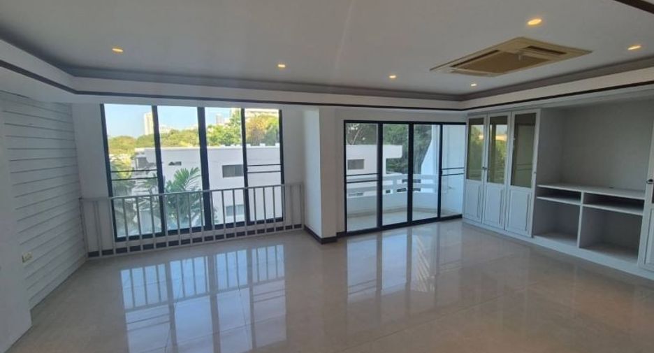 For sale 8 ベッドルーム townhouse in Pratumnak, Pattaya