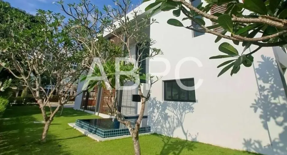 For sale 4 bedrooms house in Na Jomtien, Pattaya