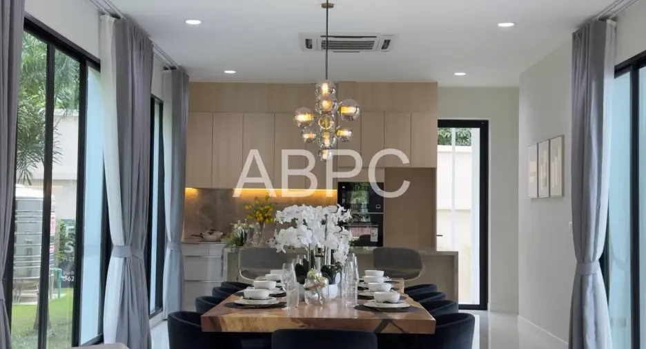For sale 4 bedrooms house in Na Jomtien, Pattaya
