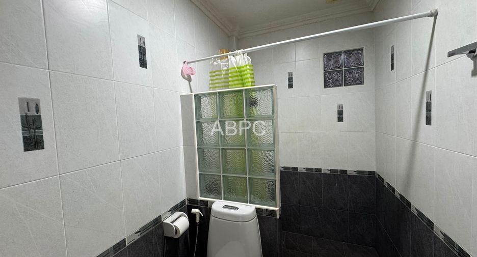 For sale 4 ベッドルーム townhouse in Pratumnak, Pattaya