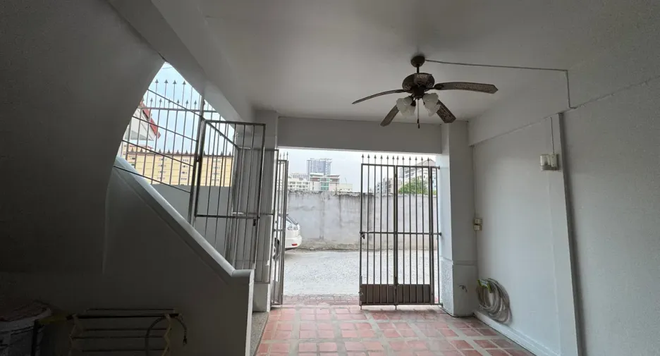 For sale 4 bedrooms townhouse in Bang Lamung, Chonburi