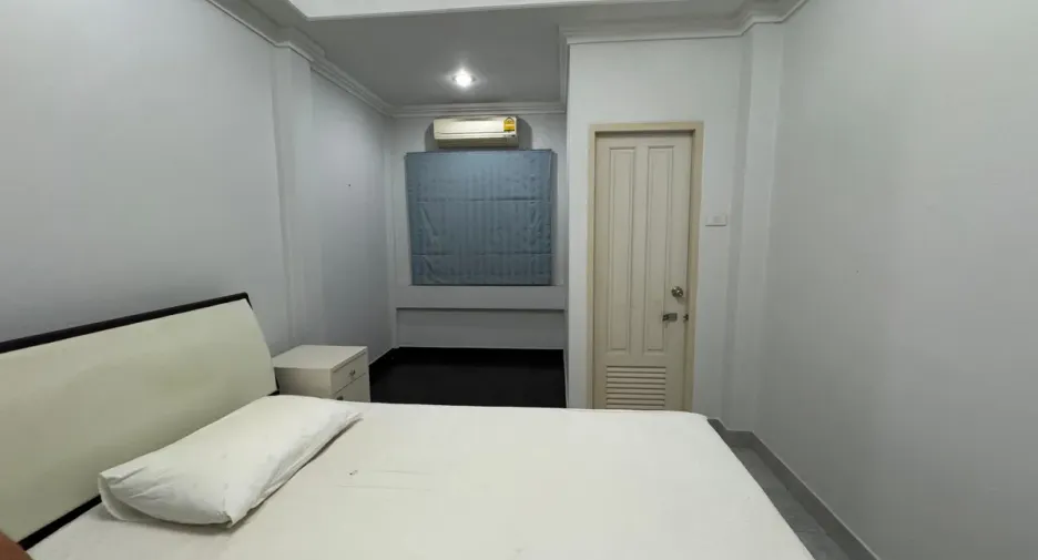 For sale 4 bedrooms townhouse in Bang Lamung, Chonburi