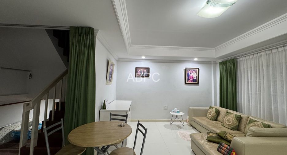 For sale 4 ベッドルーム townhouse in Pratumnak, Pattaya