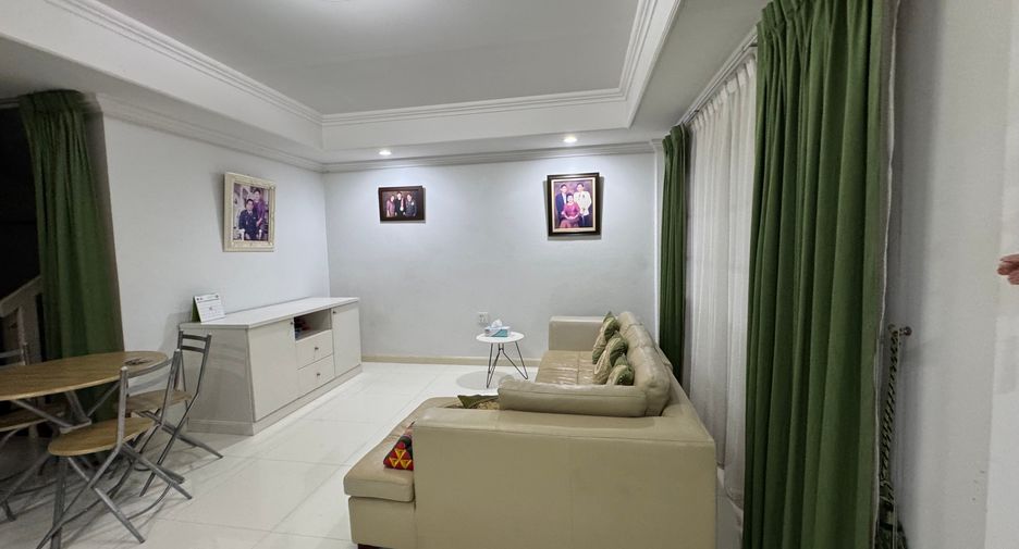 For sale 4 ベッドルーム townhouse in Pratumnak, Pattaya