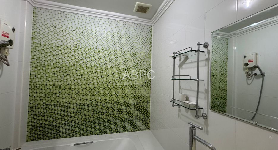 For sale 4 ベッドルーム townhouse in Pratumnak, Pattaya