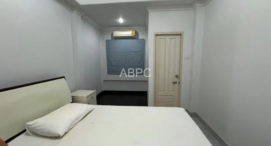 For sale 4 bedrooms townhouse in Bang Lamung, Chonburi