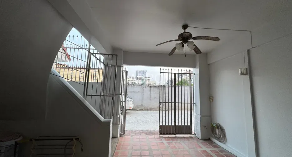 For sale 4 bedrooms townhouse in Bang Lamung, Chonburi
