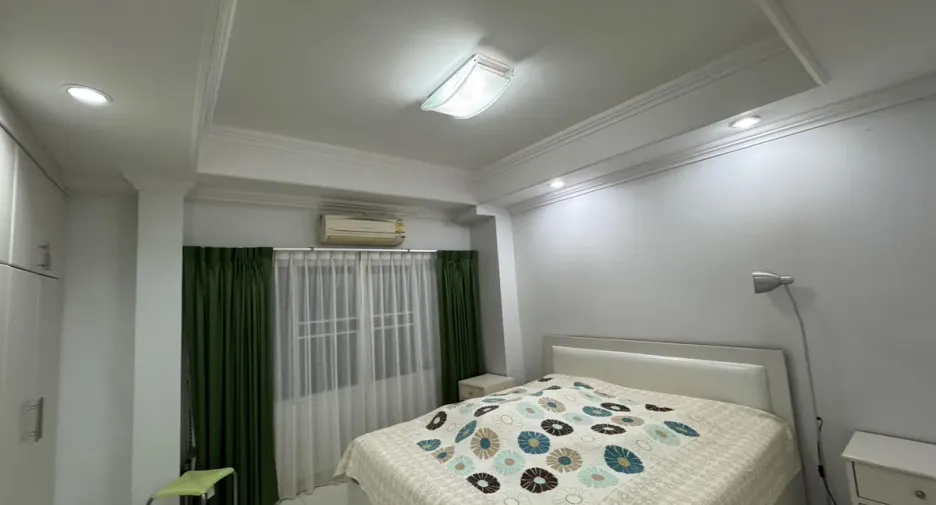 For sale 4 bedrooms townhouse in Bang Lamung, Chonburi