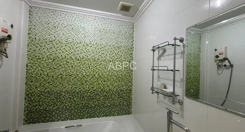 For sale 4 bedrooms townhouse in Bang Lamung, Chonburi