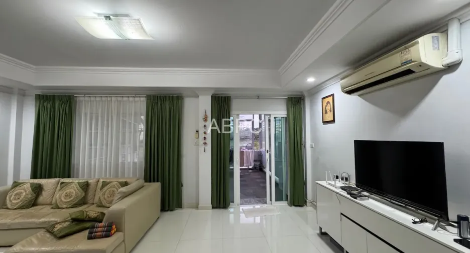 For sale 4 bedrooms townhouse in Bang Lamung, Chonburi