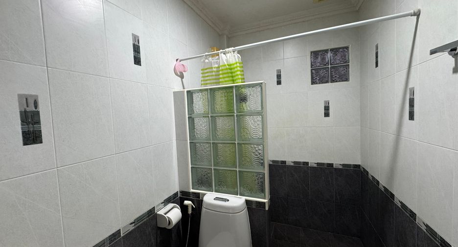 For sale 4 ベッドルーム townhouse in Pratumnak, Pattaya