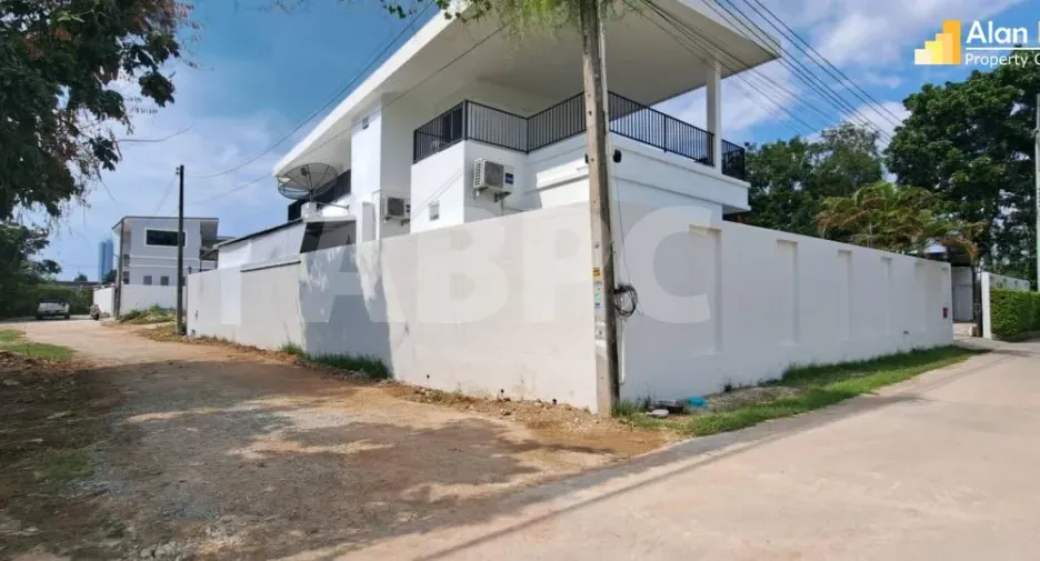 For rent and for sale 6 bedrooms house in Bang Lamung, Chonburi
