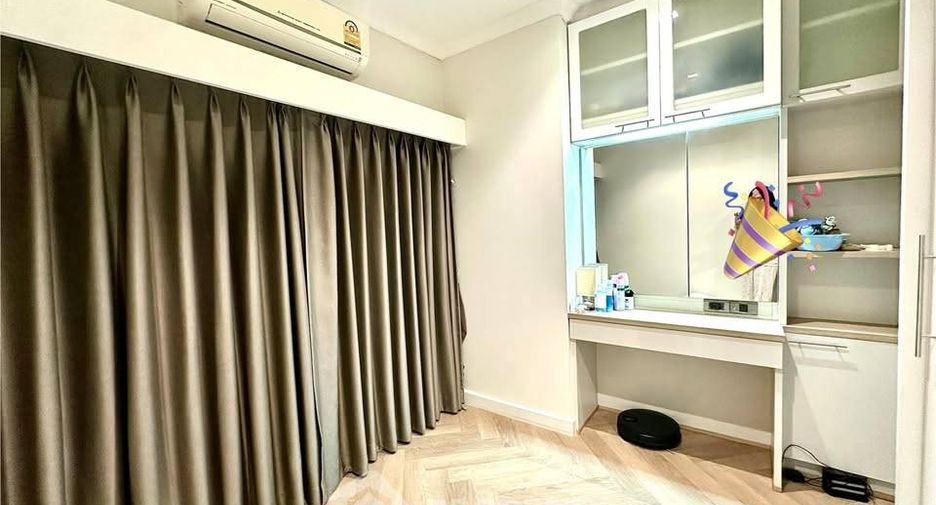 For sale 2 bedrooms condo in Watthana, Bangkok