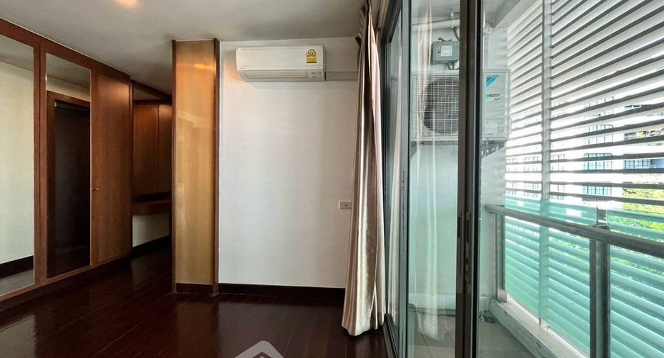 For sale 3 bedrooms condo in Watthana, Bangkok
