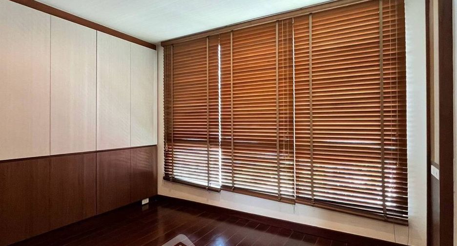 For sale 3 bedrooms condo in Watthana, Bangkok