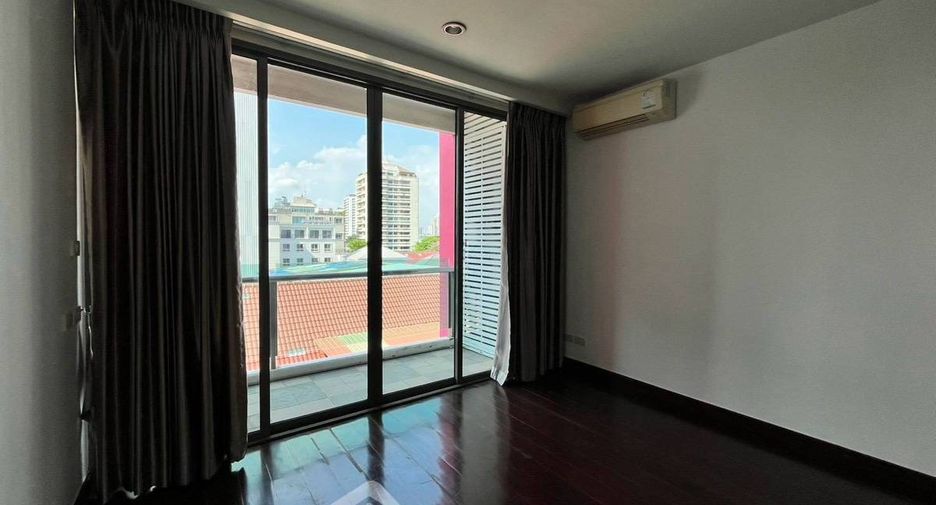 For sale 3 bedrooms condo in Watthana, Bangkok