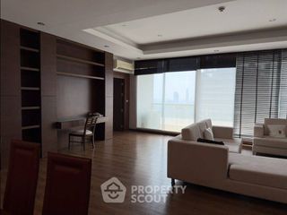 For rent 3 bedrooms condo in Sathon, Bangkok