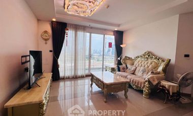 Condo en alquiler de 3 habitaciones en Huai Khwang, Bangkok
