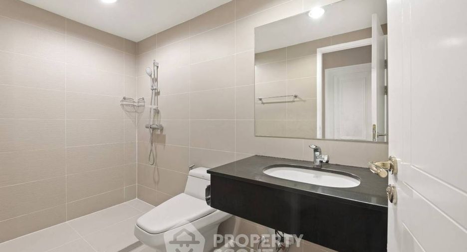 Wohnung zur Miete mit 5 Zimmer in Huai Khwang, Bangkok