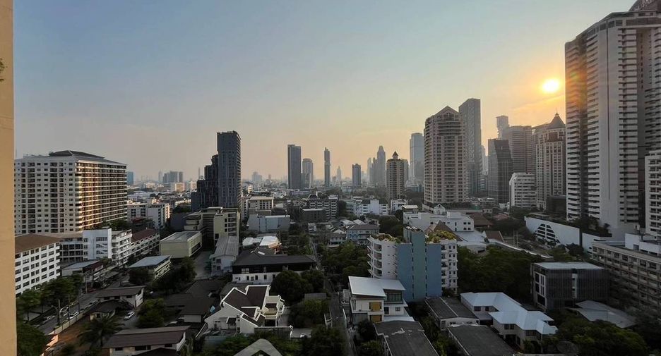 For rent 3 bedrooms condo in Sathon, Bangkok