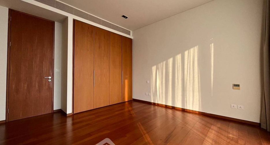 For rent 3 bedrooms condo in Sathon, Bangkok