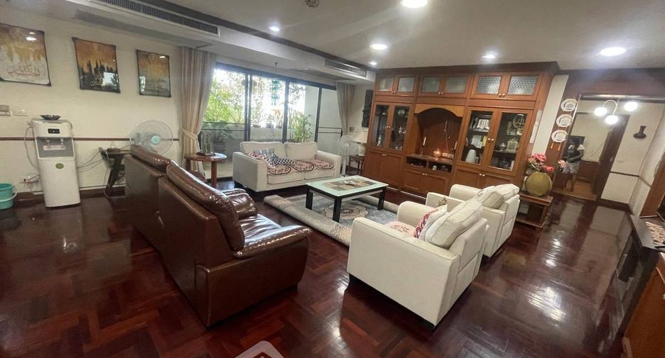 For rent 2 bedrooms condo in Watthana, Bangkok