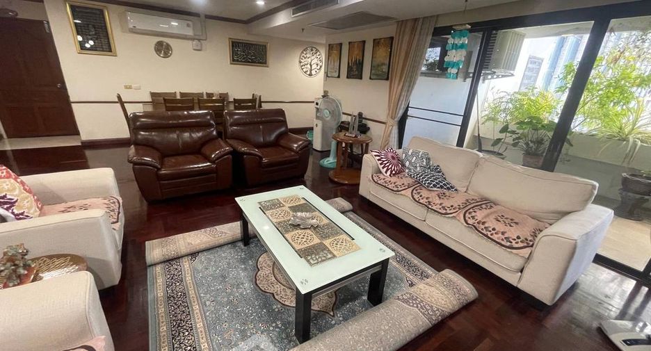 For rent 2 bedrooms condo in Watthana, Bangkok