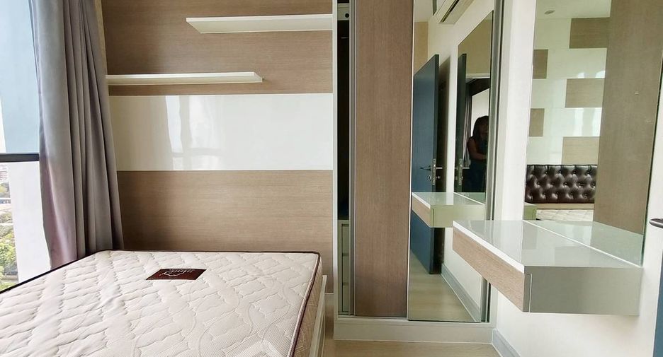 For rent 2 bedrooms condo in Phra Khanong, Bangkok