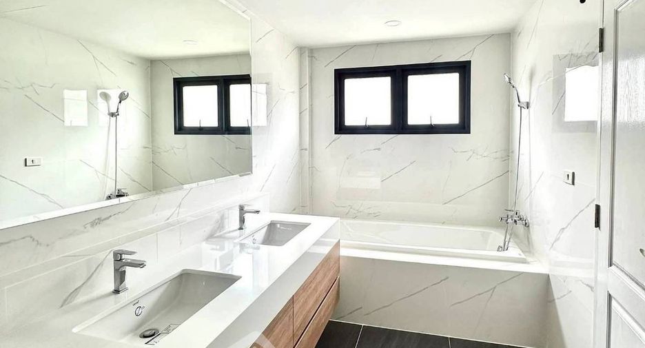 Haus zur Miete mit 4 Zimmer in Don Mueang, Bangkok