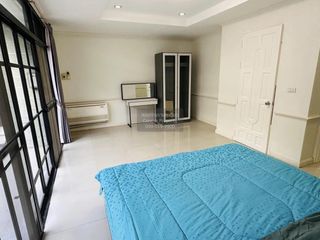 For rent 4 bedrooms townhouse in Watthana, Bangkok