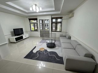 For rent 4 bedrooms townhouse in Watthana, Bangkok