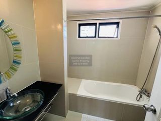 For rent 4 bedrooms townhouse in Watthana, Bangkok