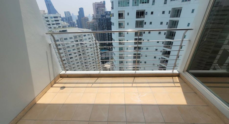 À louer 3 chambres condo à Khlong Toei, Bangkok