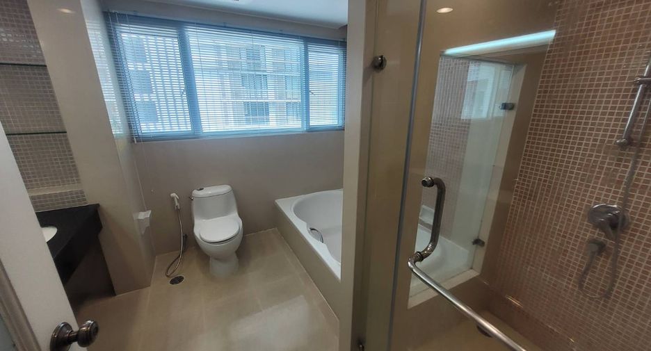 À louer 3 chambres condo à Khlong Toei, Bangkok