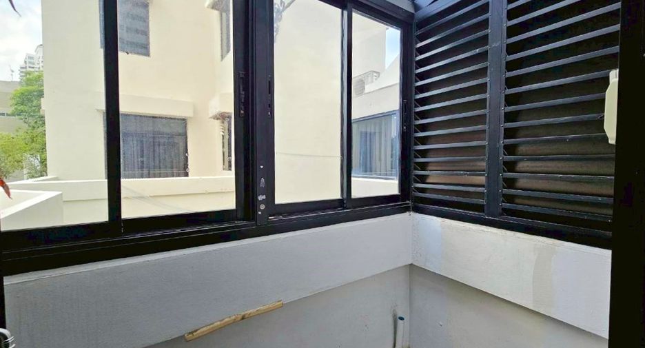 For rent 3 bedrooms condo in Watthana, Bangkok
