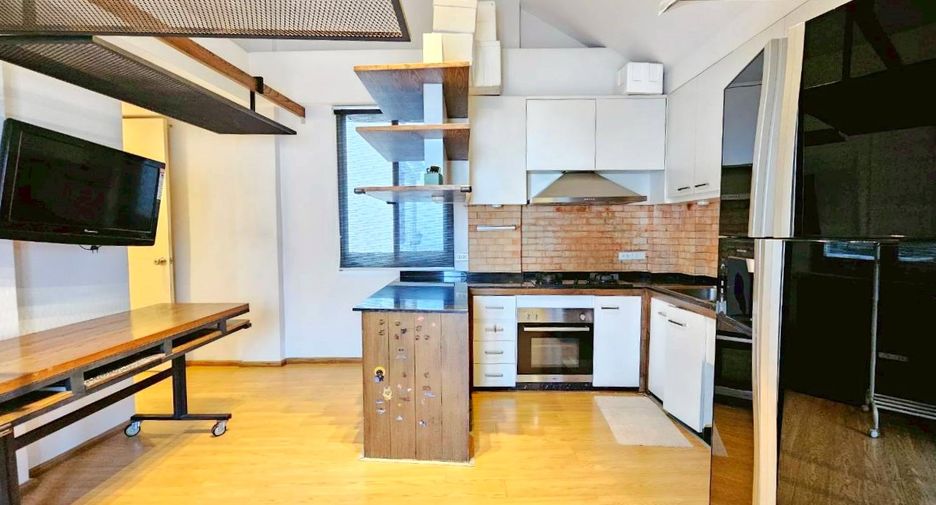 For rent 3 bedrooms condo in Watthana, Bangkok