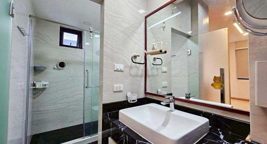 For rent 3 bedrooms condo in Watthana, Bangkok