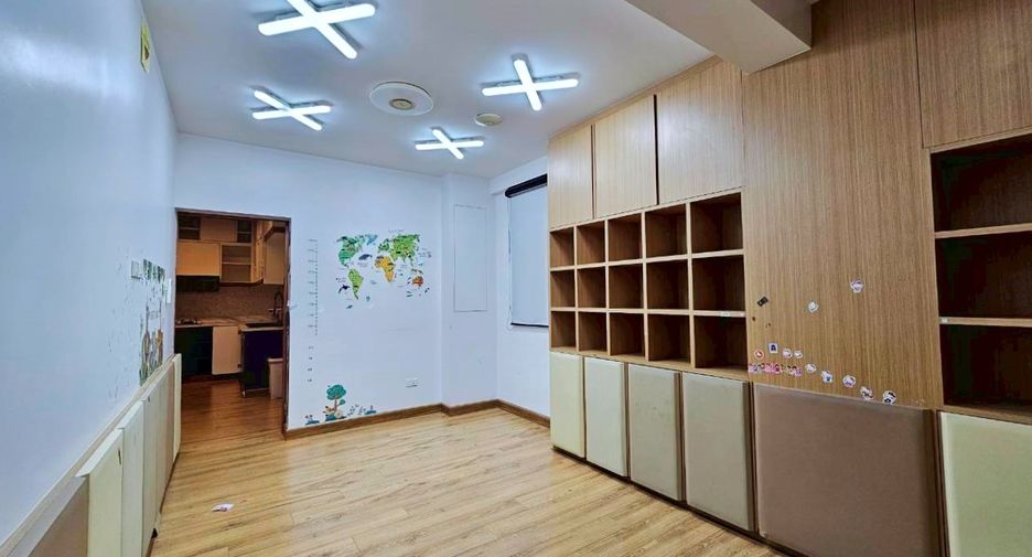 For rent 3 bedrooms condo in Watthana, Bangkok